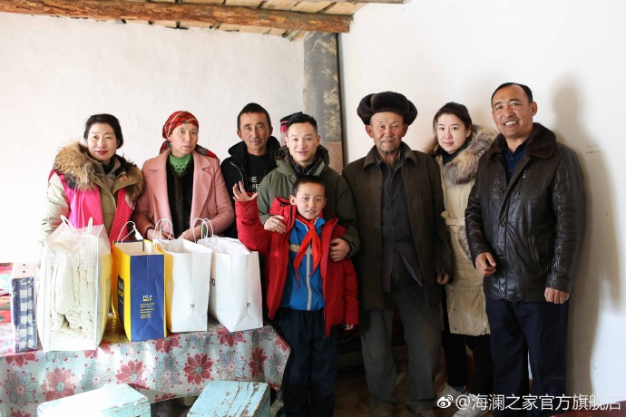 奧運冠軍體操名將楊威把溫暖帶到北疆小朋友們的家中，把體育精神與奮斗的信念，傳遞到所有北疆孩子們的心中。