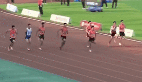 9秒98！蘇炳添創(chuàng)國(guó)內(nèi)男子百米最佳戰(zhàn)績(jī)