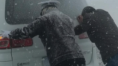 &ldquo;冰雕&rdquo;交警找到了！致敬戰(zhàn)斗在抗風(fēng)雪一線的交警
