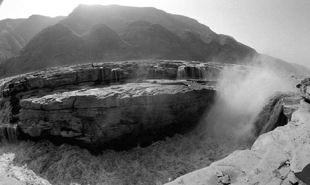 黃河壺口瀑布景色。