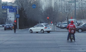 瘋狂&rdquo;外賣 板子應(yīng)該打在誰(shuí)身上？