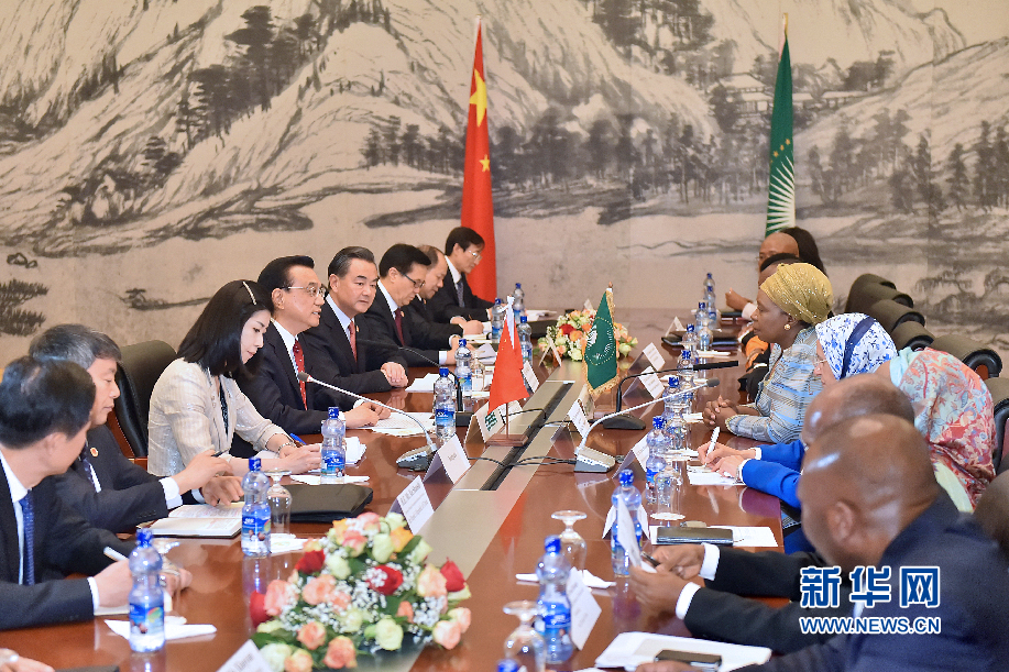 5月5日，中國國務院總理李克強在亞的斯亞貝巴非洲聯(lián)盟總部會見非盟委員會主席祖馬。 新華社記者李濤攝
