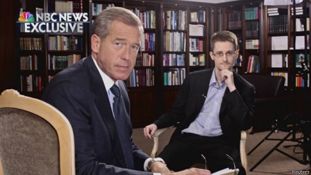 斯諾登稱，他曾作為美國中情局和國安局便衣特工在海外工作。