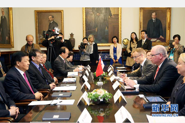 6月13日，中共中央政治局常委、中央書記處書記劉云山在赫爾辛基會見芬蘭議長海內(nèi)盧奧馬。 新華社記者姚大偉攝