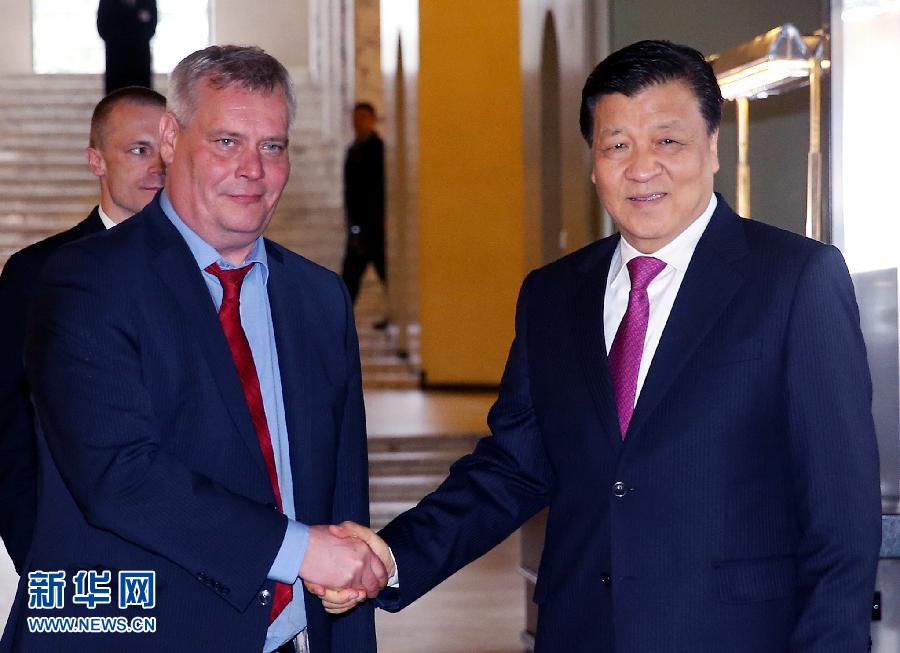 6月13日，中共中央政治局常委、中央書記處書記劉云山在赫爾辛基會見芬蘭社民黨主席、財政部長林內(nèi)。 新華社記者姚大偉攝