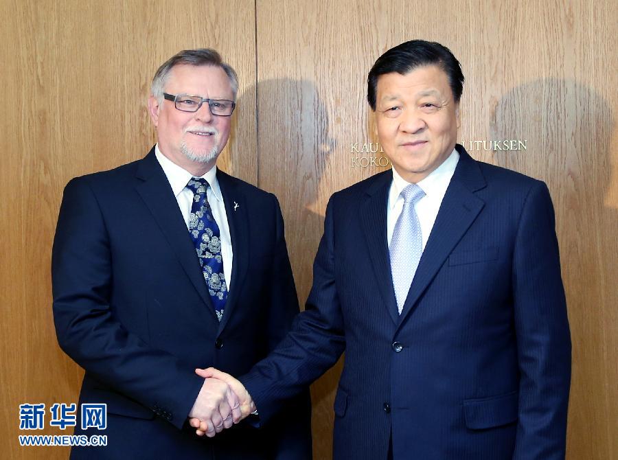 6月14日，中共中央政治局常委、中央書記處書記劉云山在芬蘭羅瓦涅米會見羅瓦涅米市長羅特沃寧。 新華社記者姚大偉攝