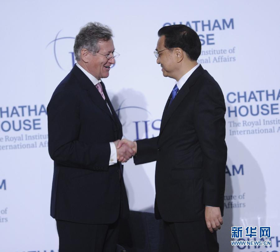  6月18日，國務(wù)院總理李克強(qiáng)在倫敦金融城市長官邸面向英國皇家國際問題研究所和國際戰(zhàn)略研究所兩大智庫發(fā)表題為《共建包容發(fā)展的美好世界》的演講。新華社記者 張鐸 攝 