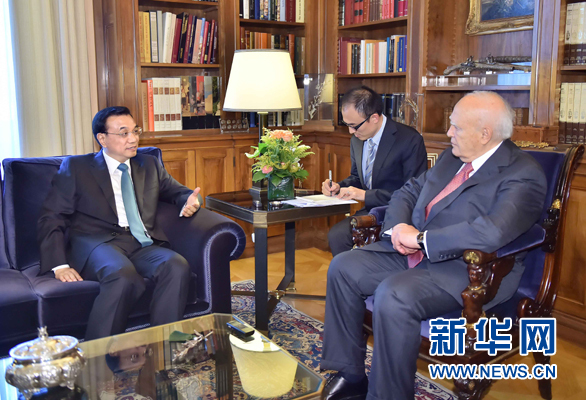 6月20日，國務(wù)院總理李克強(qiáng)在雅典總統(tǒng)府會(huì)見希臘總統(tǒng)帕普利亞斯。 新華社記者 李濤 攝