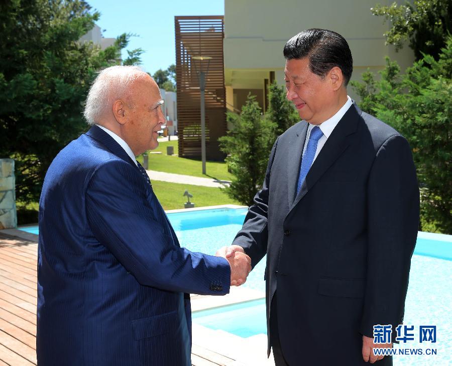 7月13日，中國國家主席習(xí)近平在希臘羅德島會見希臘總統(tǒng)帕普利亞斯。 新華社記者 蘭紅光 攝