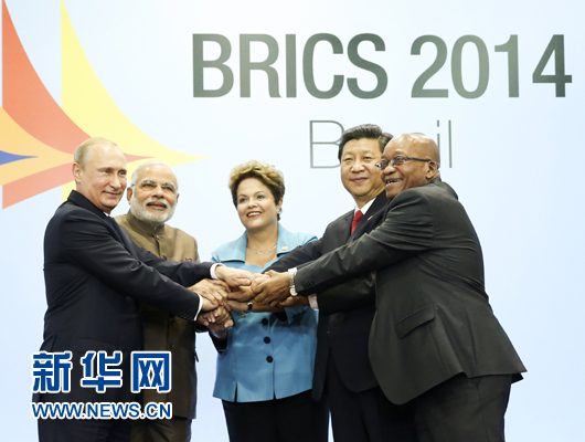 這是習(xí)近平同出席會晤的巴西總統(tǒng)羅塞夫、俄羅斯總統(tǒng)普京、印度總理莫迪、南非總統(tǒng)祖馬合影。新華社記者 蘭紅光 攝