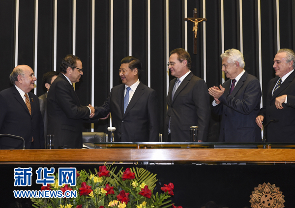 7月16日，國(guó)家主席習(xí)近平在巴西國(guó)會(huì)發(fā)表《弘揚(yáng)傳統(tǒng)友好共譜合作新篇》的演講。 新華社記者 李學(xué)仁 攝 