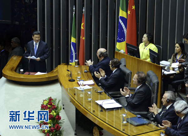 7月16日，國(guó)家主席習(xí)近平在巴西國(guó)會(huì)發(fā)表《弘揚(yáng)傳統(tǒng)友好共譜合作新篇》的演講。 新華社記者 劉建生 攝