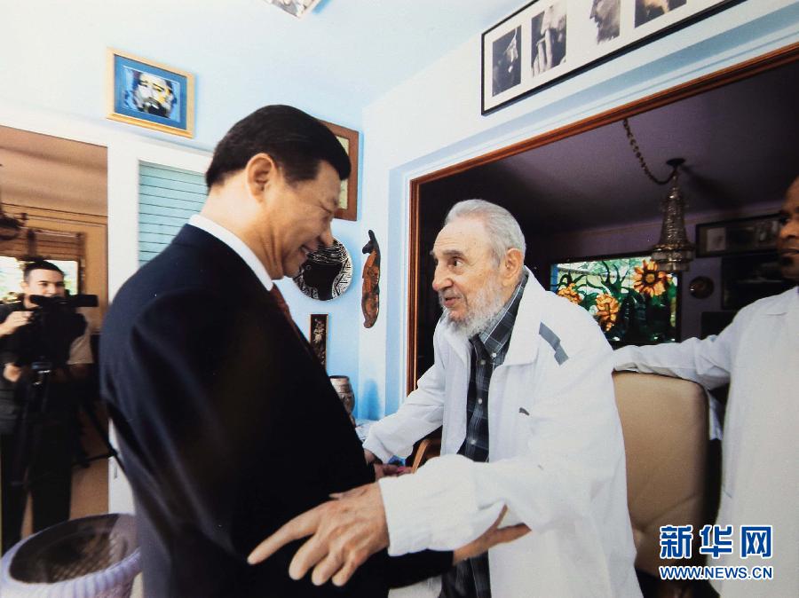當(dāng)?shù)貢r間7月22日，國家主席習(xí)近平在哈瓦那親切探望古巴革命領(lǐng)袖菲德爾&middot;卡斯特羅。 新華社發(fā)