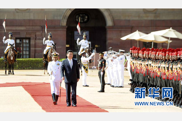 9月18日，國家主席習(xí)近平出席印度總統(tǒng)慕克吉在總統(tǒng)府舉行的隆重歡迎儀式。 新華社記者 張鐸 攝