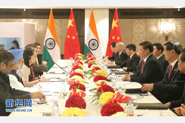 9月19日，國家主席習近平在新德里會見印度國大黨主席索尼婭&middot;甘地和前總理辛格。 新華社記者姚大偉攝