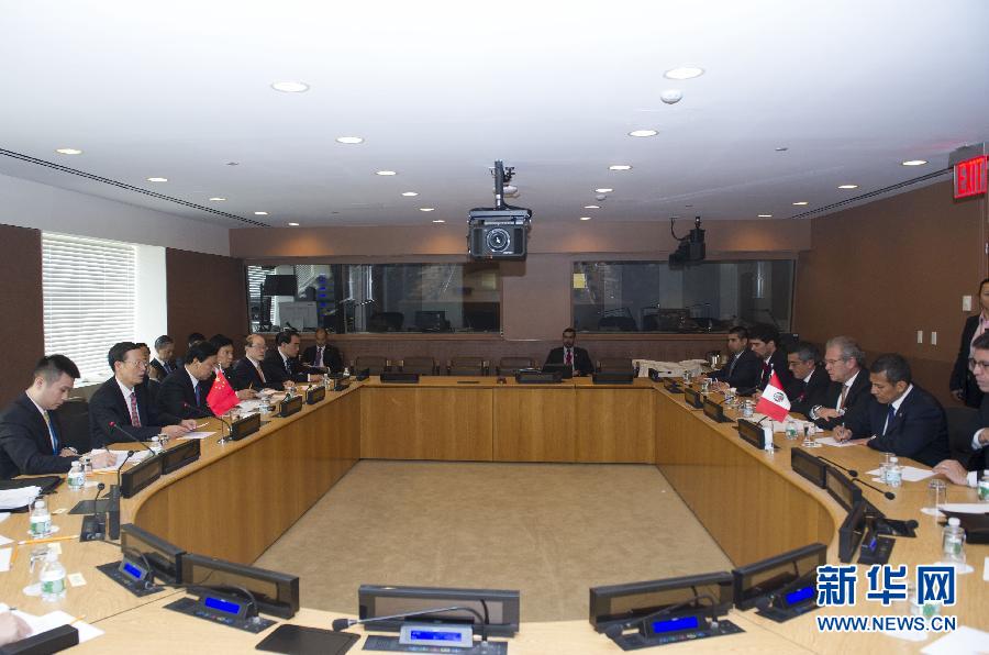 9月23日，出席聯(lián)合國氣候峰會(huì)的國家主席習(xí)近平特使、國務(wù)院副總理張高麗在紐約聯(lián)合國總部會(huì)見秘魯總統(tǒng)烏馬拉。 新華社記者 王曄 攝 