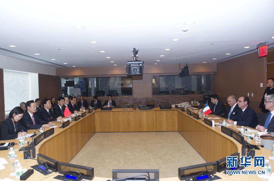 9月23日，出席聯(lián)合國氣候峰會的國家主席習(xí)近平特使、國務(wù)院副總理張高麗在紐約聯(lián)合國總部會見法國總統(tǒng)奧朗德。 新華社記者 王曄 攝