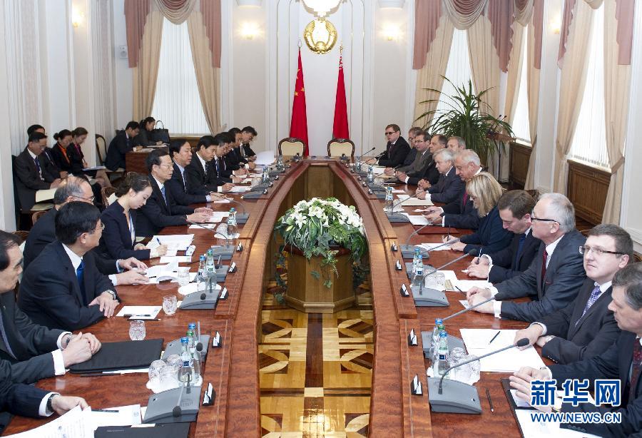  9月27日，應邀訪問白俄羅斯的國務院副總理張高麗在明斯克同白俄羅斯總理米亞斯尼科維奇舉行會談。 新華社記者王曄攝