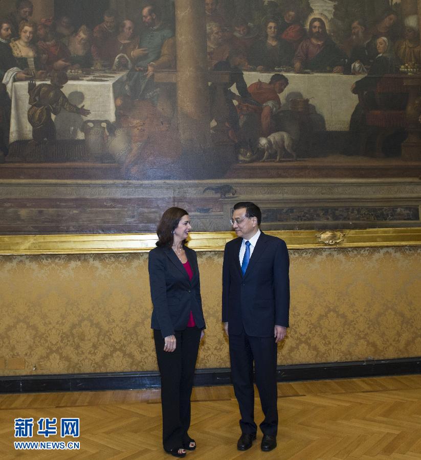 10月15日，中國國務(wù)院總理李克強(qiáng)在羅馬會見意大利眾議長博爾德里尼。 新華社記者王曄攝 