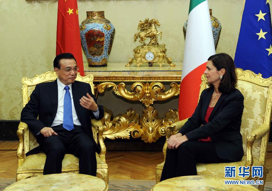 10月15日，中國國務(wù)院總理李克強(qiáng)在羅馬會見意大利眾議長博爾德里尼。 新華社記者饒愛民攝