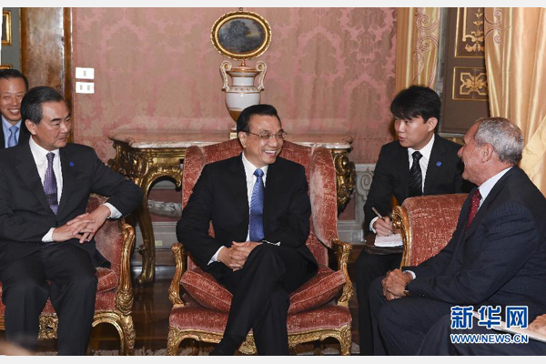 10月15日，中國國務(wù)院總理李克強(qiáng)在羅馬會見意大利參議長格拉索。 新華社記者謝環(huán)馳攝 