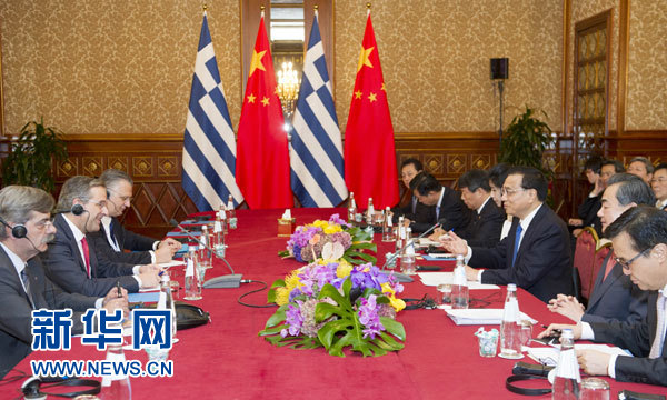10月16日，中國國務(wù)院總理李克強(qiáng)在意大利米蘭會見希臘總理薩馬拉斯。 新華社記者 謝環(huán)馳 攝