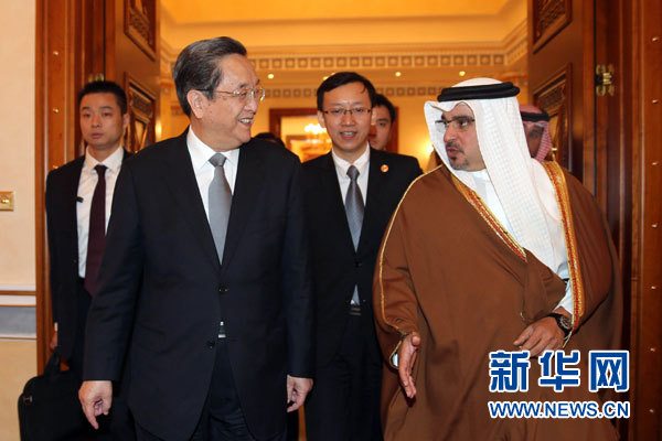 11月6日，正在巴林進(jìn)行正式友好訪問的全國(guó)政協(xié)主席俞正聲在麥納麥會(huì)見巴林王儲(chǔ)薩勒曼。 新華社記者劉衛(wèi)兵攝