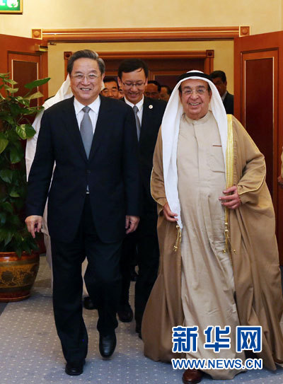 11月6日，正在巴林進(jìn)行正式友好訪問的全國(guó)政協(xié)主席俞正聲在麥納麥會(huì)見巴林副首相穆罕默德。 新華社記者劉衛(wèi)兵攝