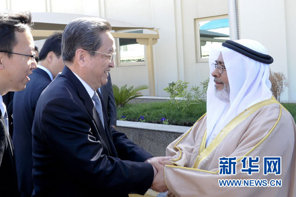 11月6日，正在巴林進(jìn)行正式友好訪問的全國(guó)政協(xié)主席俞正聲在麥納麥會(huì)見巴林國(guó)民議會(huì)議長(zhǎng)兼眾議長(zhǎng)扎赫拉尼。 新華社記者 張鐸 攝
