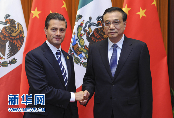 11月11日，國務(wù)院總理李克強(qiáng)在北京人民大會堂會見來華進(jìn)行國事訪問并出席亞太經(jīng)合組織第二十二次領(lǐng)導(dǎo)人非正式會議的墨西哥總統(tǒng)培尼亞。新華社記者張鐸 攝 