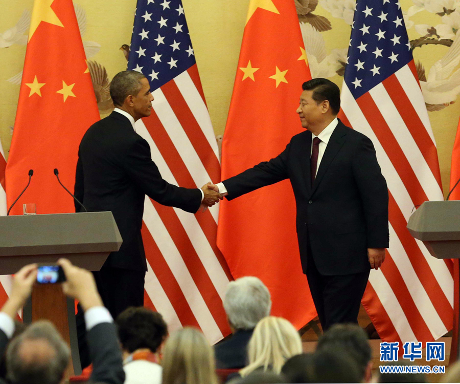 11月12日，國家主席習(xí)近平在北京人民大會堂與來訪的美國總統(tǒng)奧巴馬舉行會談后，共同會見記者。 新華社記者 劉衛(wèi)兵 攝