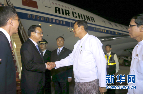 這是李克強(qiáng)在機(jī)場受到緬甸政府高級(jí)官員熱情迎接。新華社記者鞠鵬攝