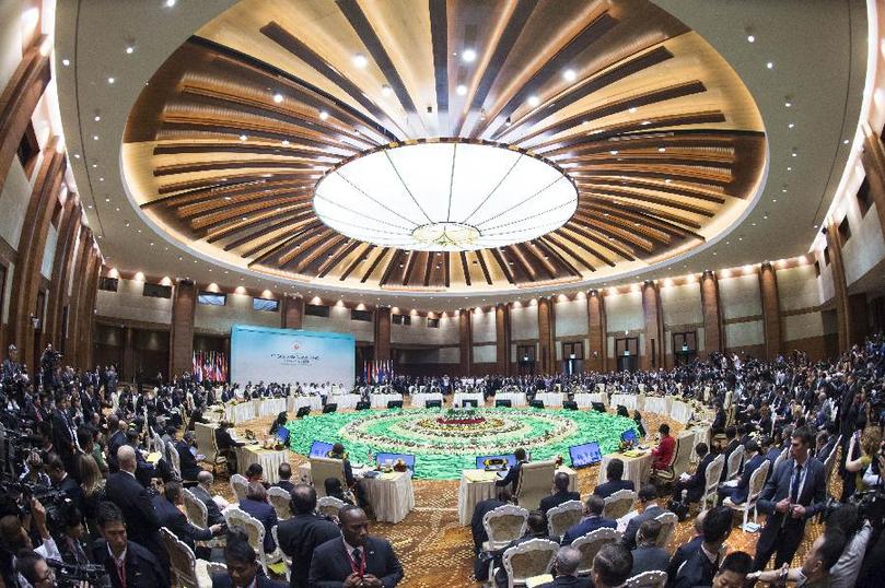  11月13日，中國國務(wù)院總理李克強在緬甸內(nèi)比都出席第九屆東亞峰會。 新華社記者 王曄 攝