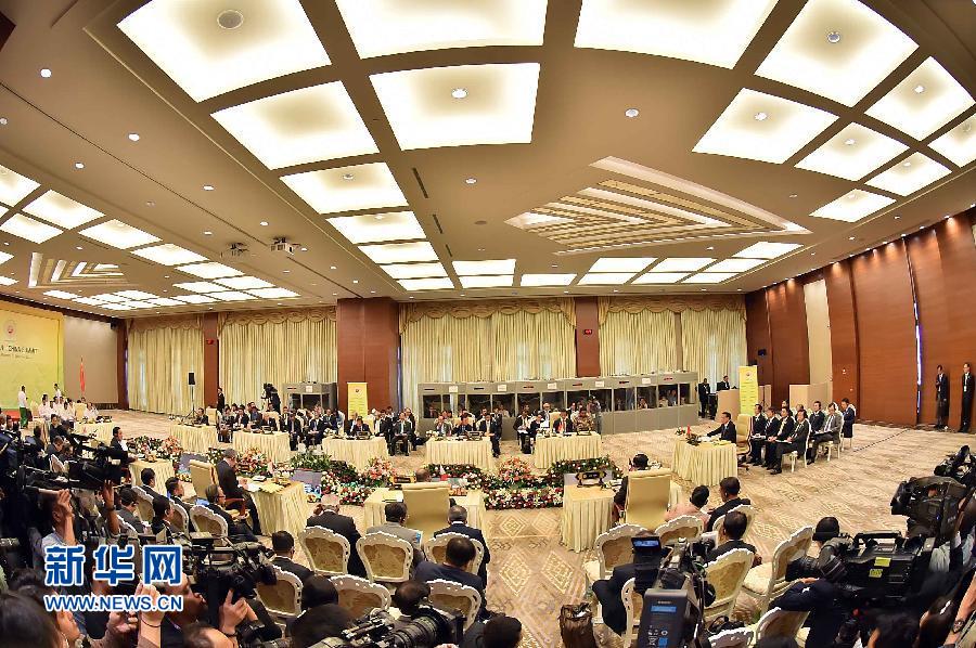 11月13日，中國國務(wù)院總理李克強在緬甸內(nèi)比都出席第17次中國－東盟（10+1）領(lǐng)導人會議。 新華社記者 李濤 攝