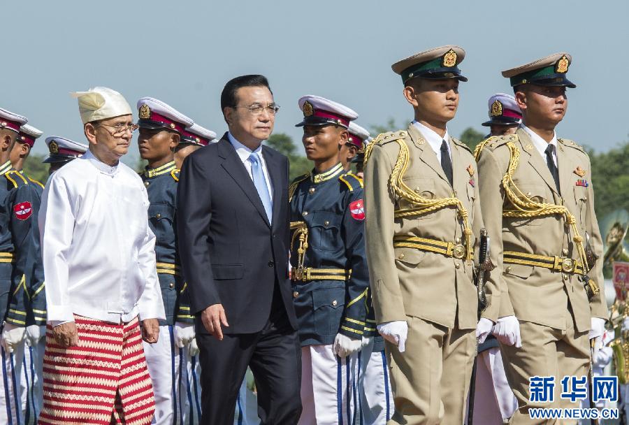 11月14日，國務(wù)院總理李克強在內(nèi)比都同緬甸總統(tǒng)吳登盛舉行會談。這是會談前，吳登盛在緬甸總統(tǒng)府前廣場為李克強舉行隆重的歡迎儀式。新華社記者 王曄 攝
