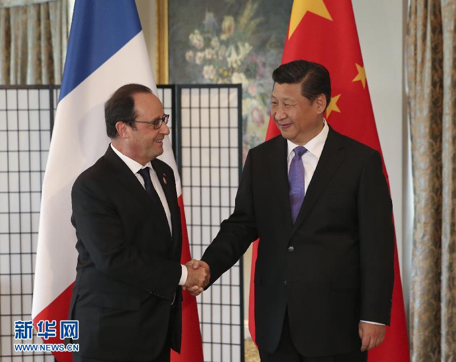 11月16日，國(guó)家主席習(xí)近平在澳大利亞布里斯班會(huì)見(jiàn)法國(guó)總統(tǒng)奧朗德。 新華社記者丁林?jǐn)z 