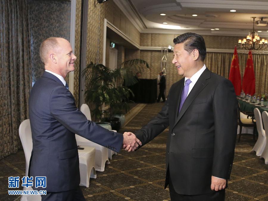 11月16日，國家主席習(xí)近平在布里斯班會見澳大利亞昆士蘭州州長紐曼。 新華社記者丁林攝 