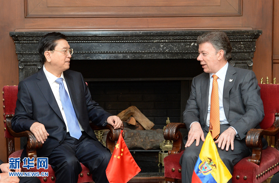 11月24日，正在哥倫比亞進行正式友好訪問的全國人大常委會委員長張德江在波哥大會見哥倫比亞總統(tǒng)桑托斯。 新華社記者 劉建生 攝