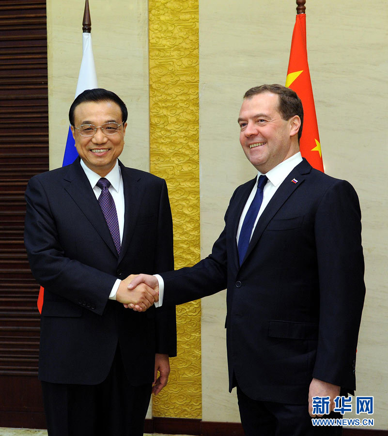 12月15日，中國國務(wù)院總理李克強在阿斯塔納會見俄羅斯總理梅德韋杰夫。 新華社記者 饒愛民 攝