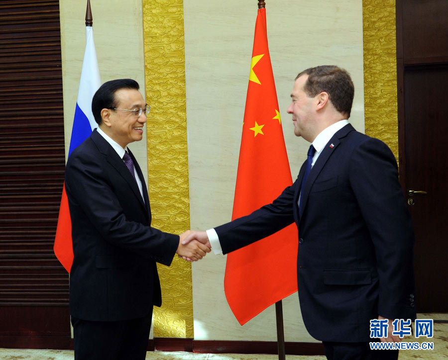 12月15日，中國國務(wù)院總理李克強在阿斯塔納會見俄羅斯總理梅德韋杰夫。 新華社記者 饒愛民 攝