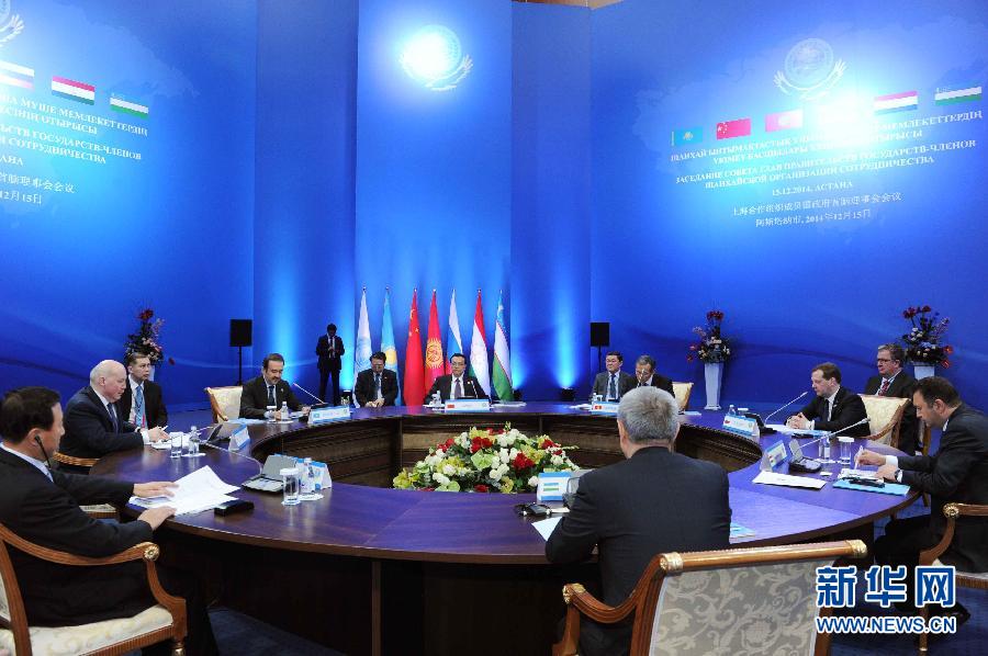 12月15日，中國國務(wù)院總理李克強(qiáng)在阿斯塔納出席上海合作組織成員國政府首腦理事會第十三次會議。 新華社記者 饒愛民 攝 