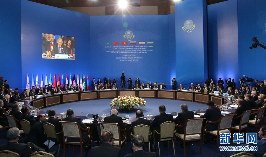 12月15日，中國(guó)國(guó)務(wù)院總理李克強(qiáng)在阿斯塔納出席上海合作組織成員國(guó)政府首腦理事會(huì)第十三次會(huì)議。 新華社記者 龐興雷 攝