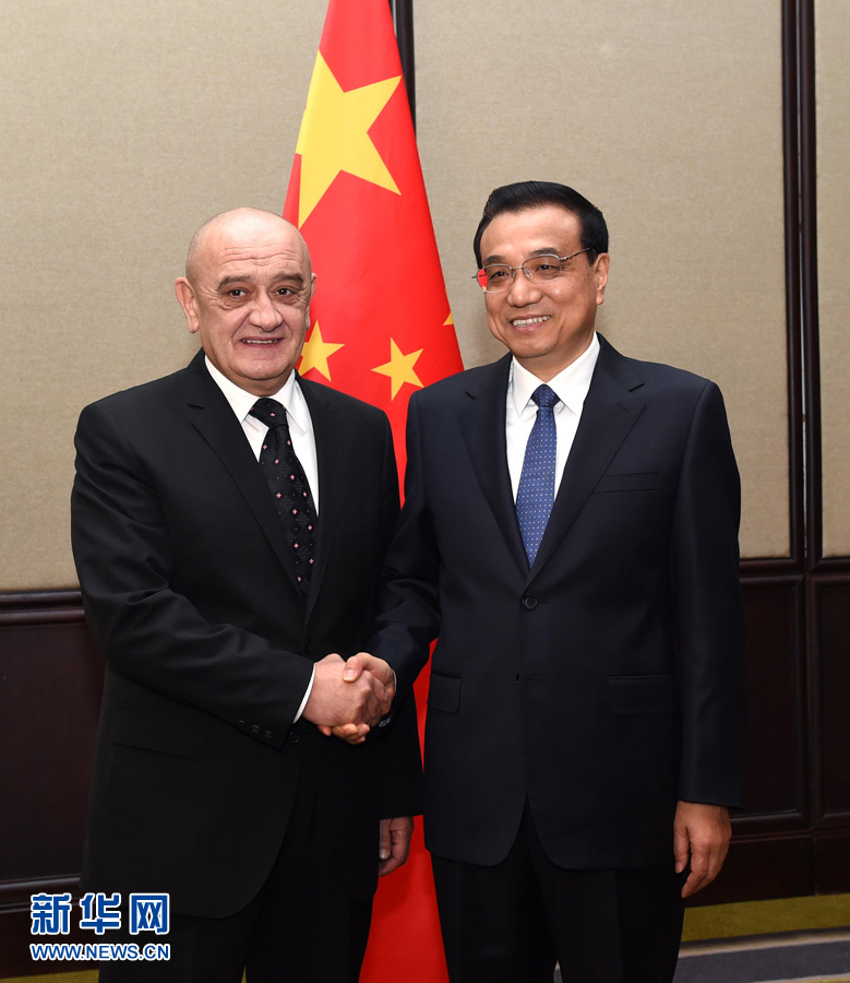 12月16日，中國國務(wù)院總理李克強(qiáng)在貝爾格萊德會見波黑部長會議主席貝萬達(dá)。 新華社記者 饒愛民 攝 