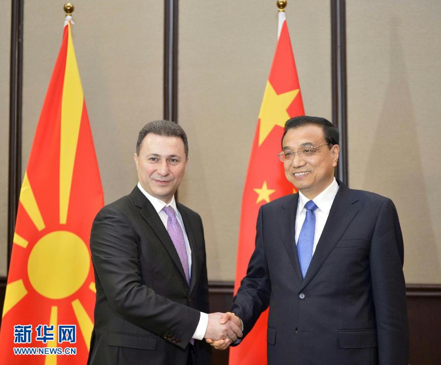 12月17日，中國國務(wù)院總理李克強(qiáng)在貝爾格萊德會見馬其頓總理格魯埃夫斯基。 新華社記者劉力航攝 