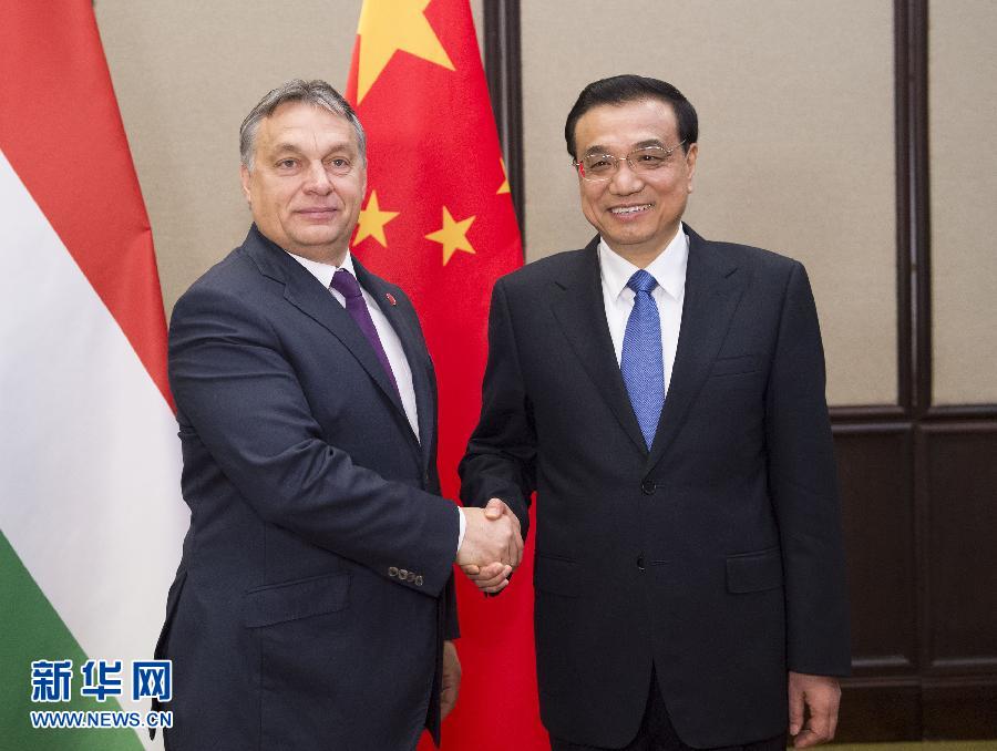 12月17日，中國國務(wù)院總理李克強(qiáng)在貝爾格萊德會見匈牙利總理歐爾班。 新華社記者黃敬文攝 