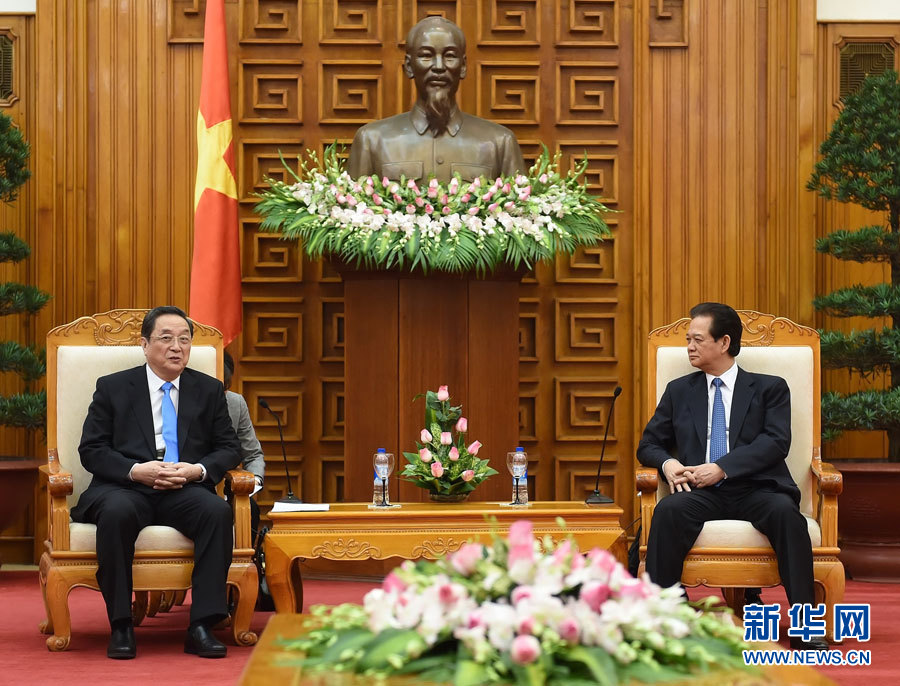 12月25日至27日，中共中央政治局常委、全國政協(xié)主席俞正聲對越南進行正式訪問。這是12月26日，俞正聲在河內(nèi)會見越南政府總理阮晉勇。 新華社記者劉建生攝