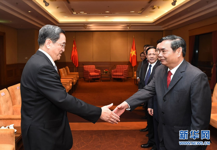 12月25日至27日，中共中央政治局常委、全國政協(xié)主席俞正聲對越南進行正式訪問。這是12月25日，俞正聲在河內(nèi)會見越共中央書記處常務(wù)書記黎鴻英。 新華社記者劉建生攝