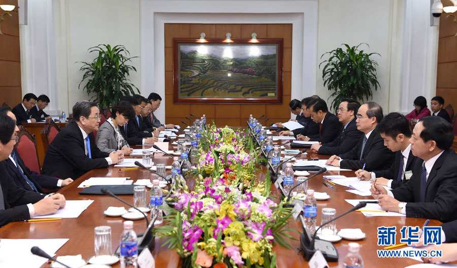 12月25日至27日，中共中央政治局常委、全國政協(xié)主席俞正聲對越南進行正式訪問。這是12月26日，俞正聲在河內(nèi)與越南祖國陣線主席阮善仁舉行會談。 新華社記者馬占成攝