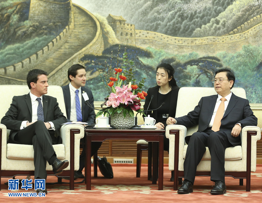 1月30日，中國(guó)全國(guó)人大常委會(huì)委員長(zhǎng)張德江在北京人民大會(huì)堂會(huì)見(jiàn)法國(guó)總理瓦爾斯。 新華社記者丁林 攝 