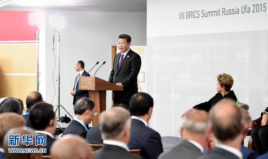 7月9日，金磚國(guó)家領(lǐng)導(dǎo)人同金磚國(guó)家工商理事會(huì)代表對(duì)話會(huì)在俄羅斯烏法舉行。中國(guó)國(guó)家主席習(xí)近平、俄羅斯總統(tǒng)普京、巴西總統(tǒng)羅塞夫、印度總理莫迪、南非總統(tǒng)祖馬等共同出席。新華社記者 張鐸 攝 